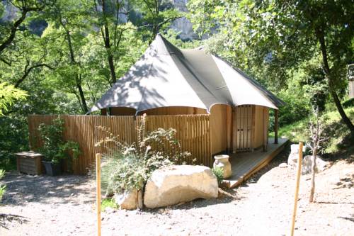 Imagen de la habitación del Prehistoric Lodge. Foto 1