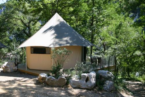 Imagen de la habitación del Prehistoric Lodge. Foto 6