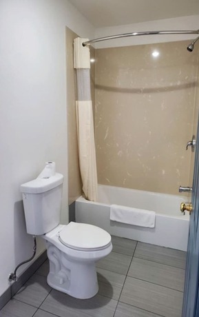 Imagen de la habitación del Premier Inn and Suites. Foto 14