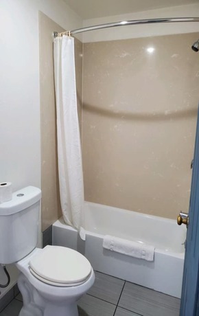 Imagen de la habitación del Premier Inn and Suites. Foto 15