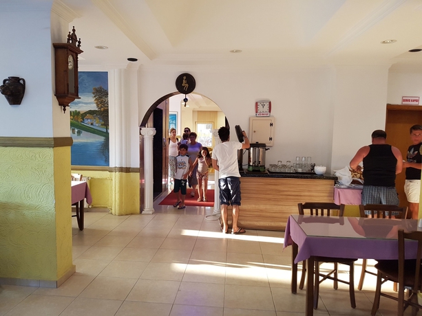 Imagen del bar/restaurante del Prens Yildiz Hotel. Foto 2