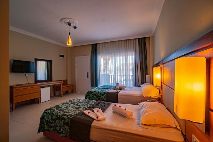 Imagen general del Prenses Sealine Beach Hotel. Foto 2