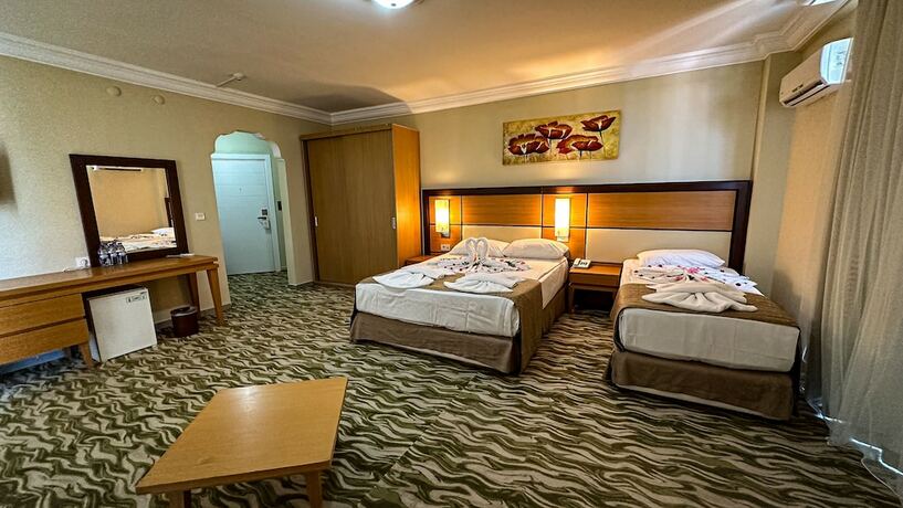 Imagen de la habitación del Prenses Sealine Beach Hotel. Foto 18