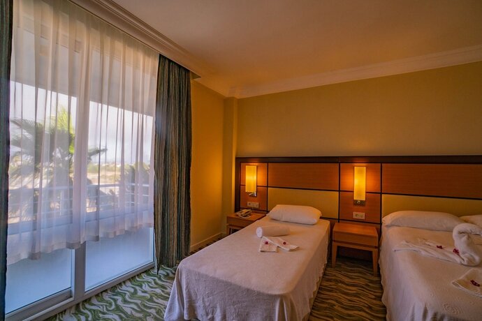 Imagen de la habitación del Prenses Sealine Beach Hotel. Foto 20