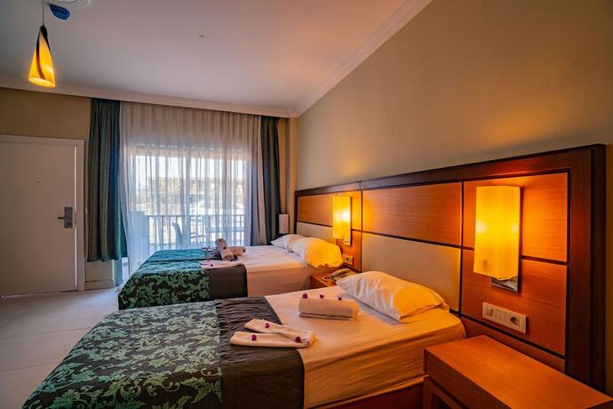 Imagen de la habitación del Prenses Sealine Beach Hotel. Foto 21