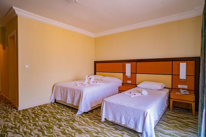 Imagen de la habitación del Prenses Sealine Beach Hotel. Foto 23