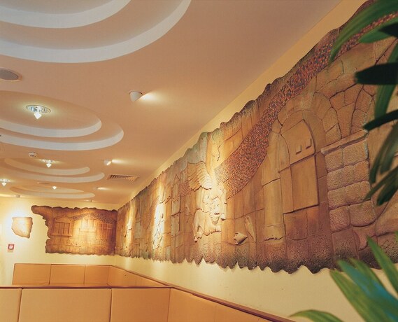 Imagen del bar/restaurante del Presa Di Finica Hotelandsuites. Foto 14