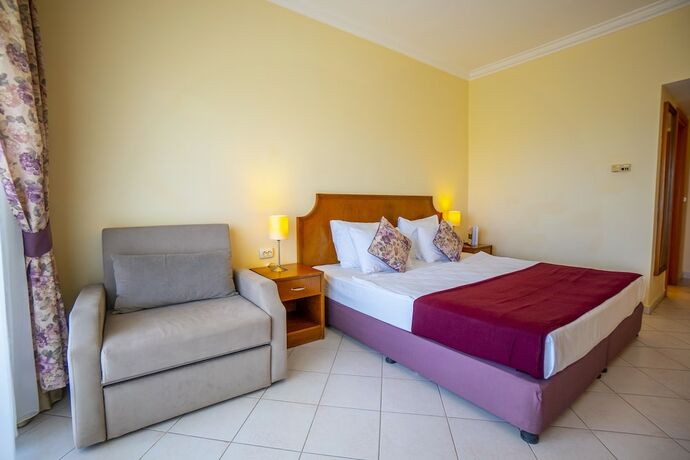 Imagen general del Presa Di Finica Hotelandsuites. Foto 4