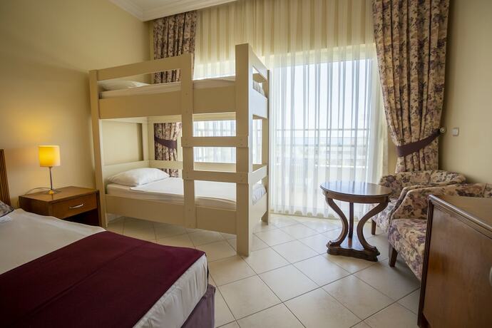 Imagen general del Presa Di Finica Hotelandsuites. Foto 6