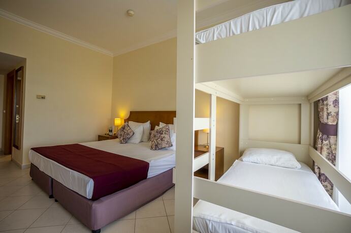 Imagen general del Presa Di Finica Hotelandsuites. Foto 7