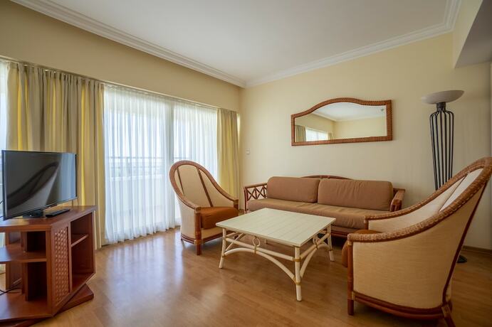 Imagen general del Presa Di Finica Hotelandsuites. Foto 9