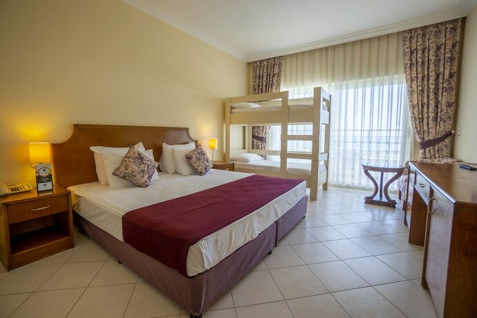 Imagen de la habitación del Presa Di Finica Hotelandsuites. Foto 15