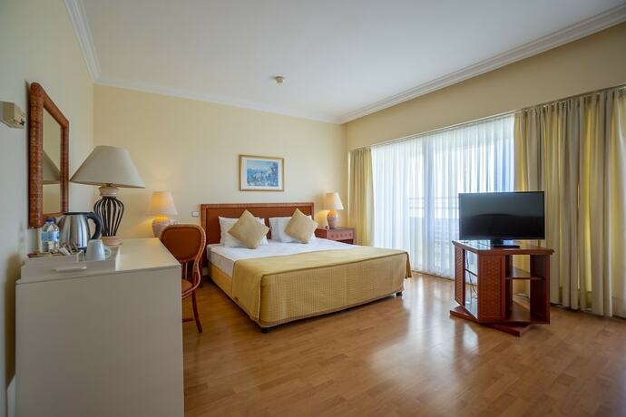 Imagen de la habitación del Presa Di Finica Hotelandsuites. Foto 17