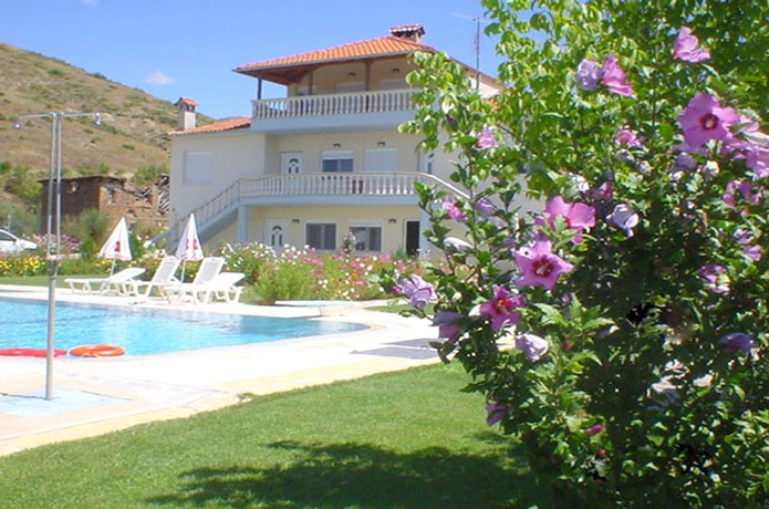Imagen de la piscina del Prespa Resort and Spa. Foto 16