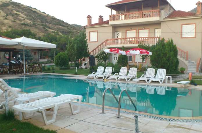 Imagen de la piscina del Prespa Resort and Spa. Foto 17