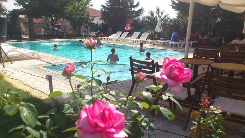 Imagen de la piscina del Prespa Resort and Spa. Foto 19