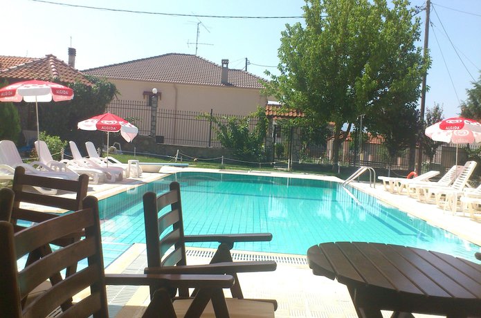 Imagen de la piscina del Prespa Resort and Spa. Foto 20