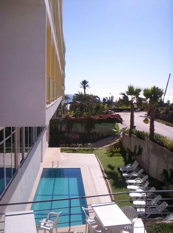 Imagen de la piscina del Prima Hotel. Foto 11