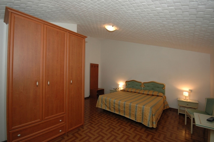 Imagen de la habitación del Primarosa. Foto 10