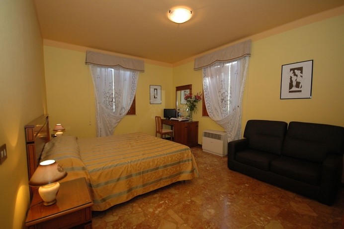 Imagen de la habitación del Primarosa. Foto 12