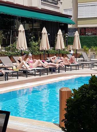 Imagen de la piscina del Prince Apart Hotel. Foto 20