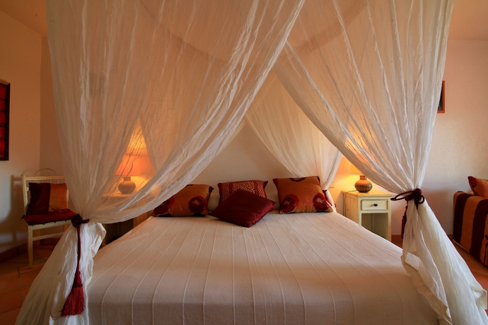 Imagen de la habitación del Privilege Resort. Foto 3