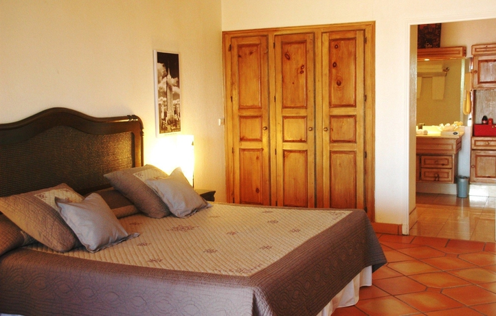 Imagen de la habitación del Privilege Resort. Foto 4