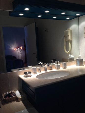 Imagen de la habitación del Privilege Resort. Foto 8