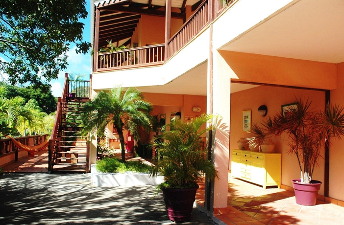 Imagen de los exteriores del Privilege Resort. Foto 11