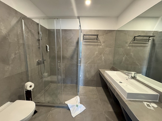 Imagen de la habitación del Promenaden Hotel. Foto 4