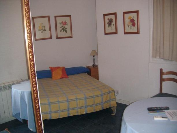 Imagen de la habitación del Puerta del Sol Rooms. Foto 5