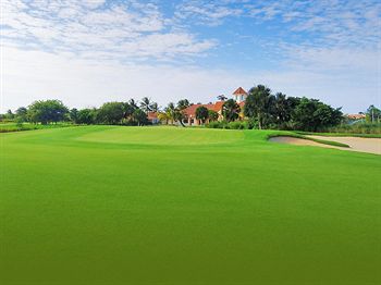 Imagen general del Punta Blanca Golf Y Beach Resort. Foto 4