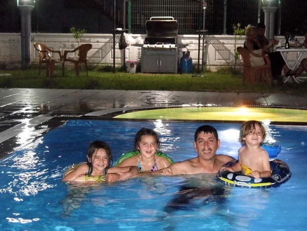 Imagen de la piscina del Pusula Apart Otel. Foto 15