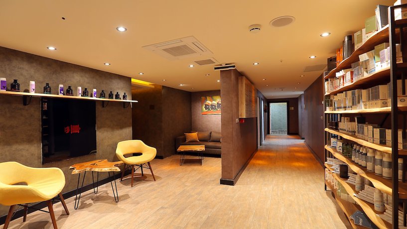 Imagen de la piscina del Q Hotel. Foto 17