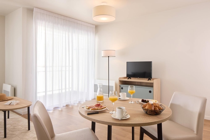 Imagen de la habitación del Quality Aparthotel Cherbourg. Foto 11