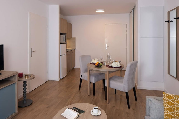 Imagen de la habitación del Quality Aparthotel Massy Palaiseau. Foto 9