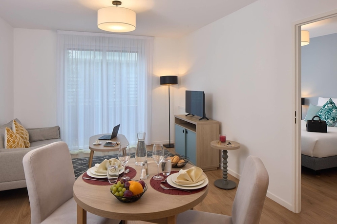 Imagen de la habitación del Quality Aparthotel Massy Palaiseau. Foto 10