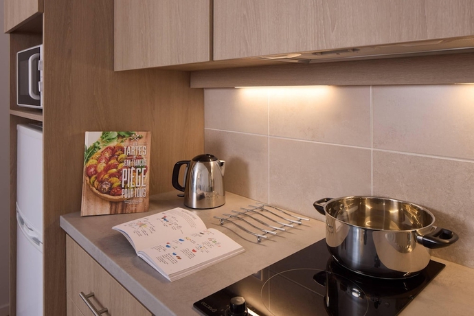 Imagen de la habitación del Quality Aparthotel Massy Palaiseau. Foto 15