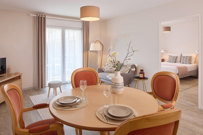 Imagen de la habitación del Quality Aparthotel Portes de Rennes. Foto 9