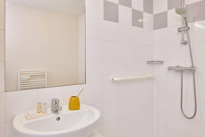 Imagen de la habitación del Quality Aparthotel Portes de Rennes. Foto 11