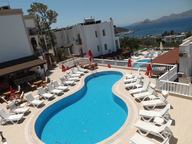 Imagen de la piscina del Queen Boutique Hotel. Foto 12