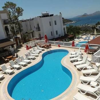 Imagen de la piscina del Queen Boutique Hotel. Foto 14