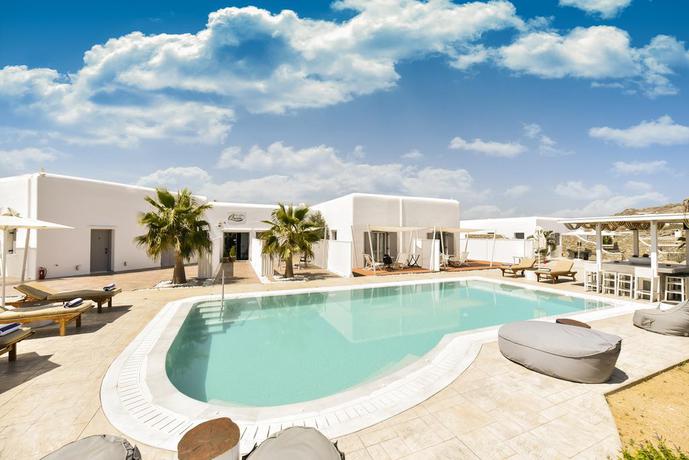 Imagen de la piscina del Queen Boutique Suites. Foto 6