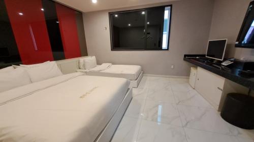 Imagen de la habitación del Queen Hotel, Mokpo. Foto 10