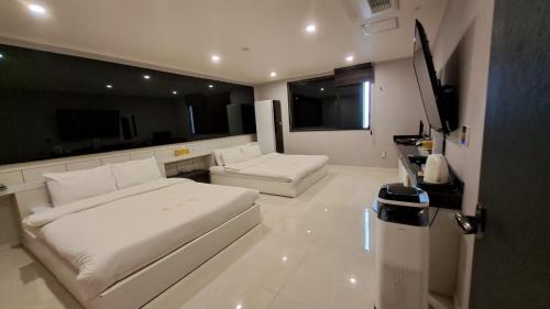 Imagen de la habitación del Queen Hotel, Mokpo. Foto 11