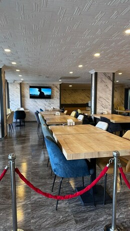 Imagen del bar/restaurante del Queen Palace Hotel Trabzon, &Ccedil;imenli. Foto 10