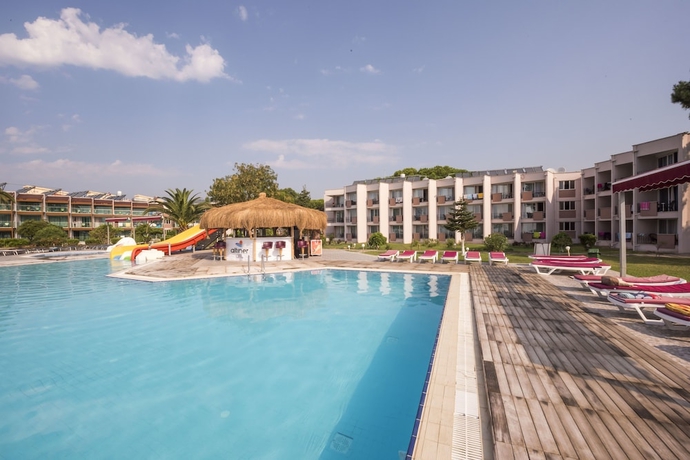 Imagen de la piscina del RA RESORT OTEL. Foto 17