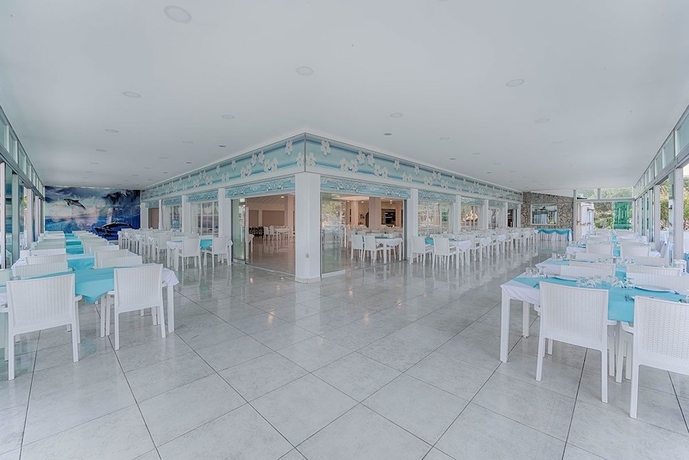 Imagen del bar/restaurante del RA RESORT OTEL. Foto 2
