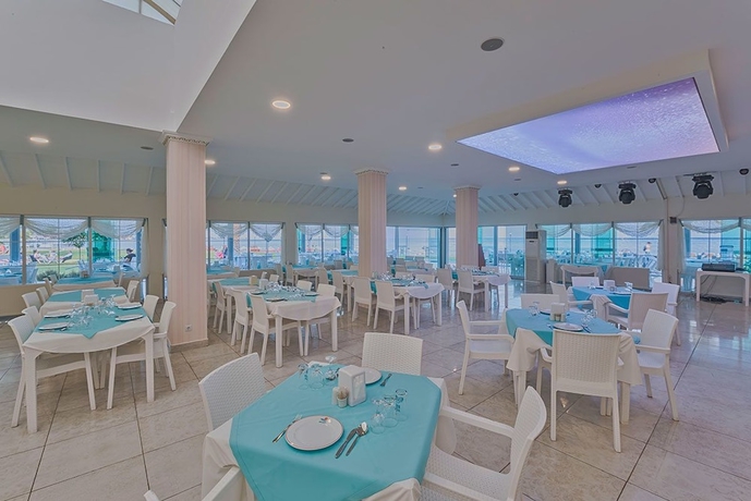 Imagen del bar/restaurante del RA RESORT OTEL. Foto 3