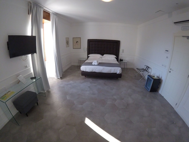 Imagen de la habitación del RAVIDA SUITES. Foto 10